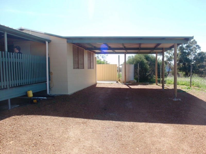 5 Elliott St, Isseka WA 6535