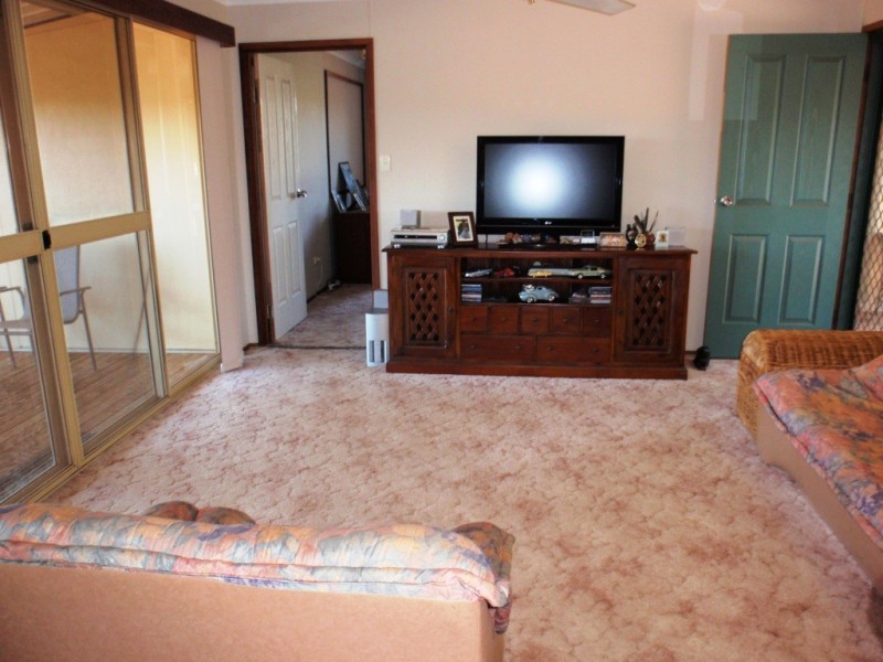 5 Elliott St, Isseka WA 6535