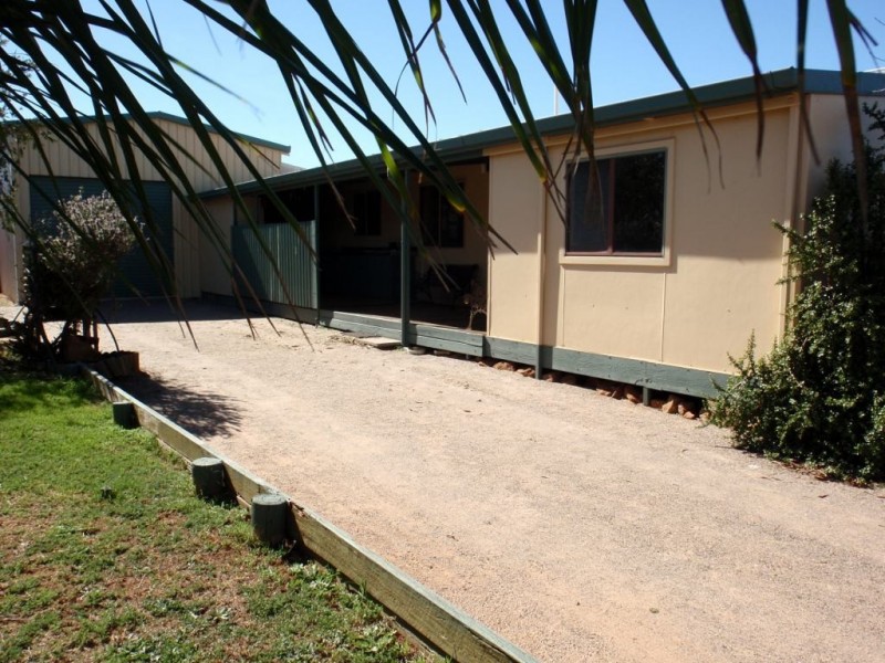 5 Elliott St, Isseka WA 6535