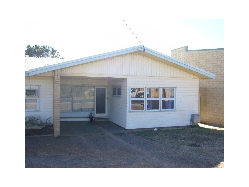 57b  Phelps St, Wonthella WA 6530