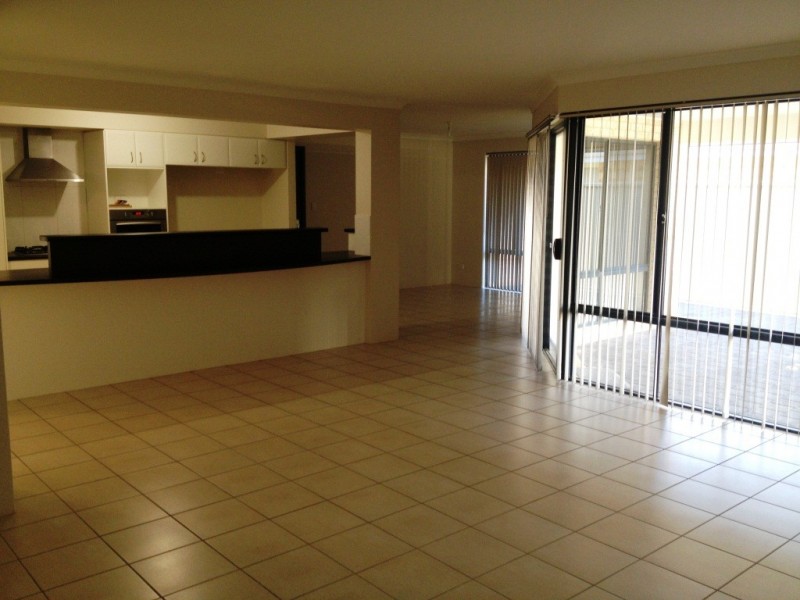 9 Schooner Pass, Glenfield WA 6532