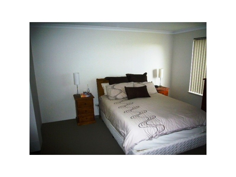 9 Schooner Pass, Glenfield WA 6532