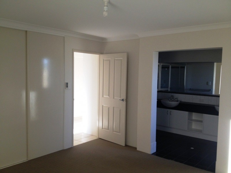 9 Schooner Pass, Glenfield WA 6532