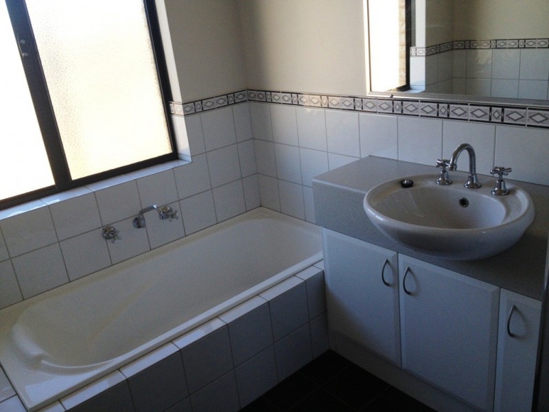 9 Schooner Pass, Glenfield WA 6532