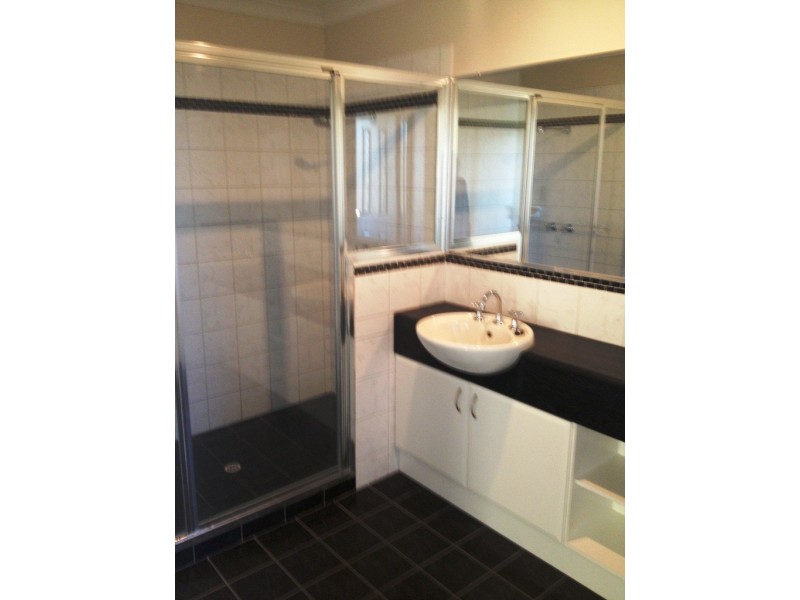 9 Schooner Pass, Glenfield WA 6532