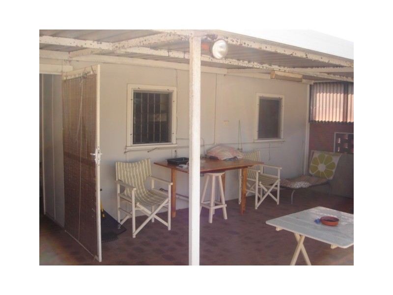 220 Third Street, Wonthella WA 6530