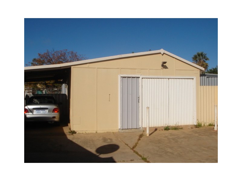 220 Third Street, Wonthella WA 6530