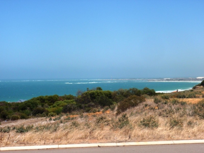 2 Highland Loop, Wandina WA 6530