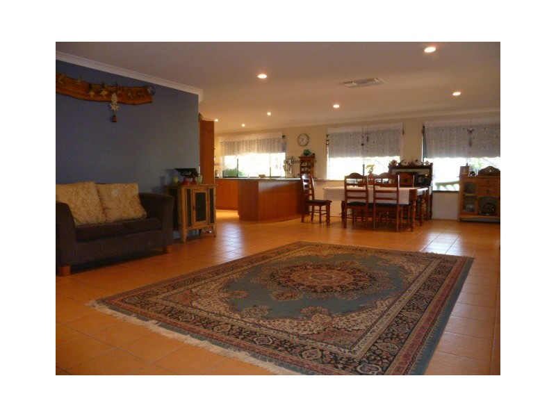 42 Waterfront Circle, Drummond Cove WA 6532