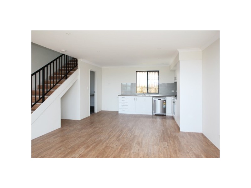 16/2 McDermott Avenue, Wandina WA 6530