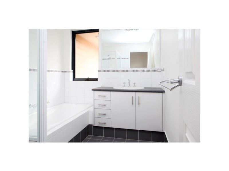 16/2 McDermott Avenue, Wandina WA 6530