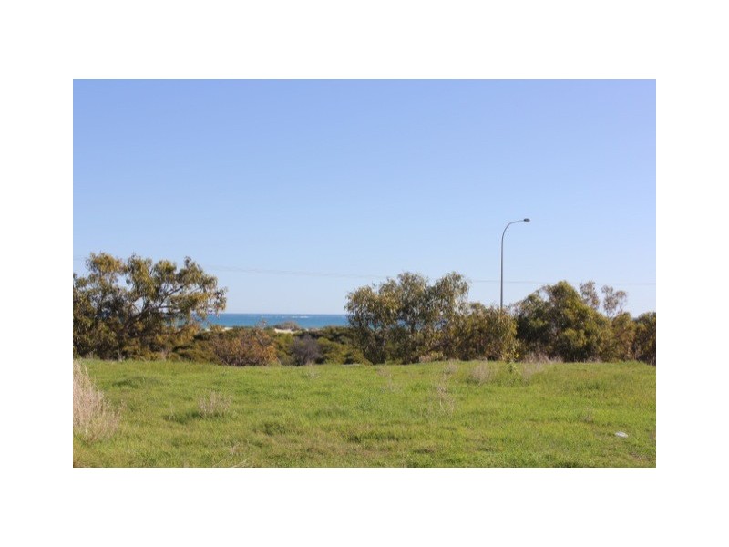 39 Oceanside Drive, Wandina WA 6530