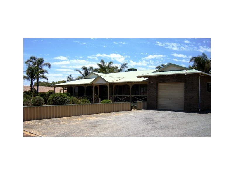 33 Sunnybanks Drive, Strathalbyn WA 6530