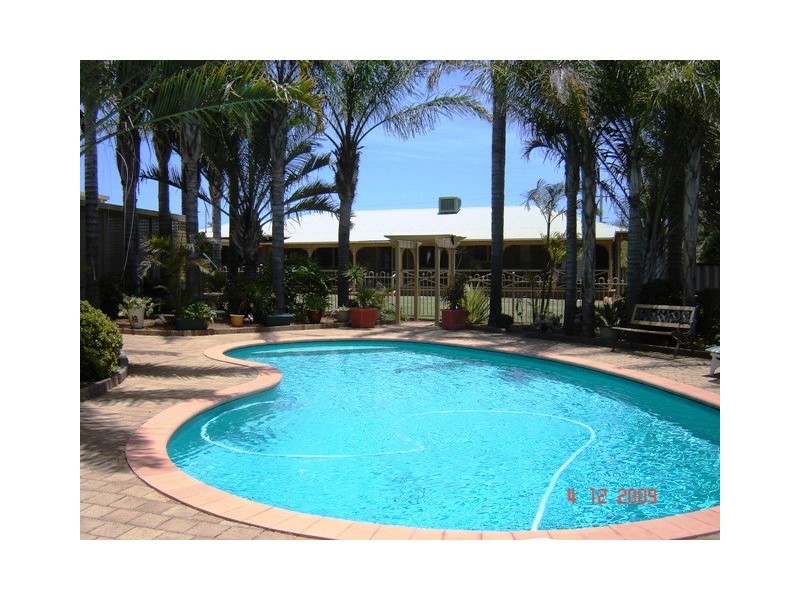 33 Sunnybanks Drive, Strathalbyn WA 6530