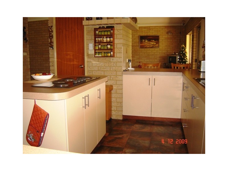 33 Sunnybanks Drive, Strathalbyn WA 6530