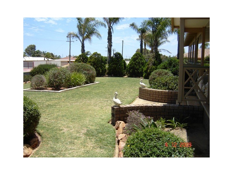 33 Sunnybanks Drive, Strathalbyn WA 6530