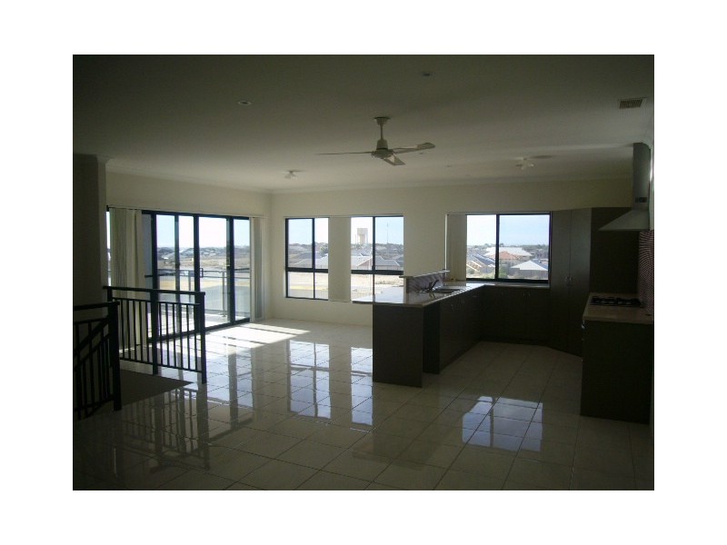 4 Derna Parade, Wandina WA 6530