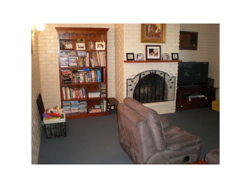 16 Jabiru Way, Waggrakine WA 6530