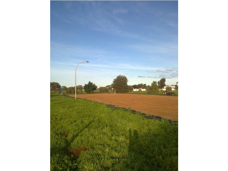 2 Polwarth Parade, Deepdale WA 6532