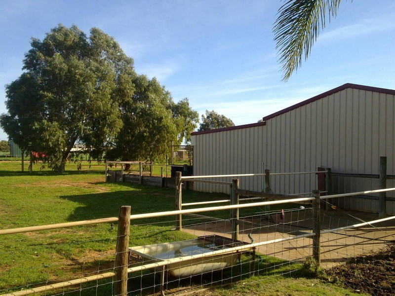 2 Polwarth Parade, Deepdale WA 6532