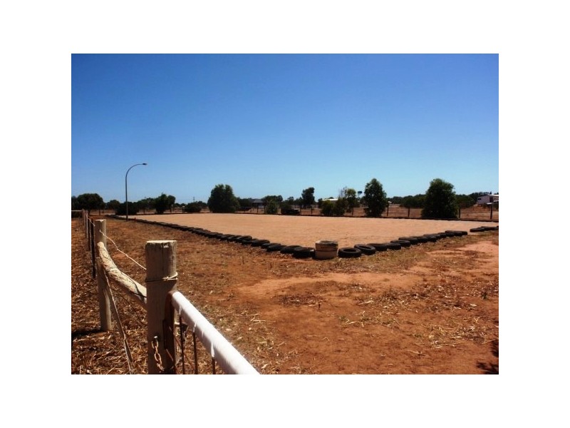 2 Polwarth Parade, Deepdale WA 6532