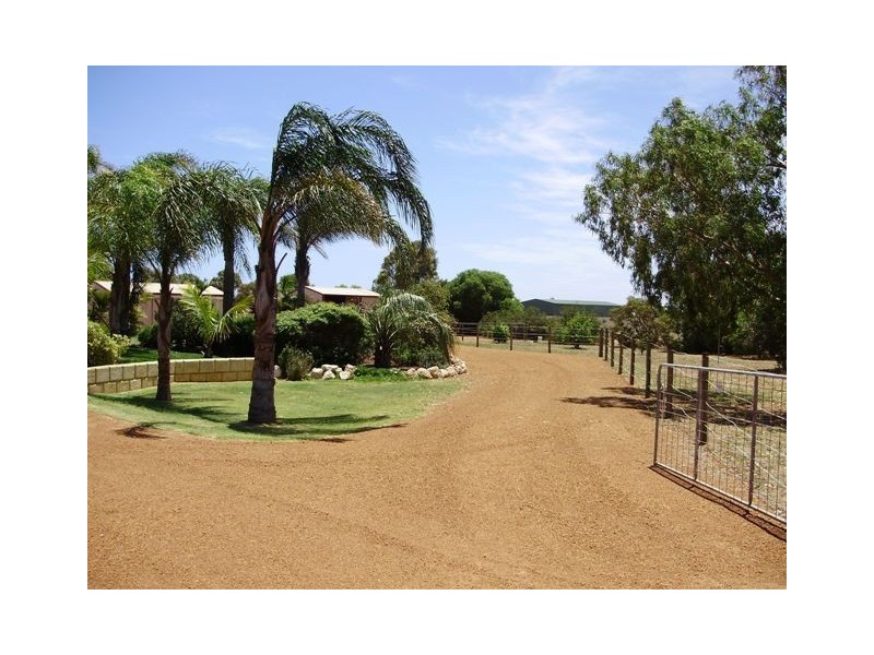 2 Polwarth Parade, Deepdale WA 6532