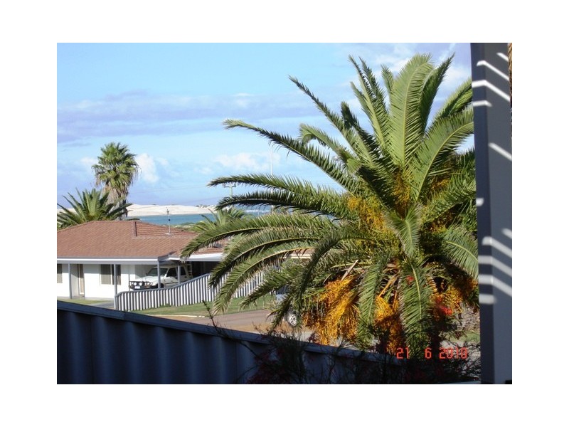 33 Seaview Blvd, Wandina WA 6530