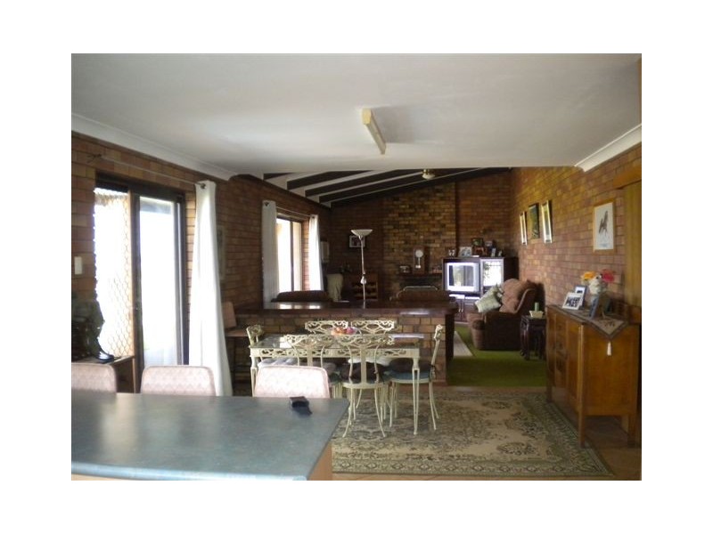 214 Giles Road, Moonyoonooka WA 6532