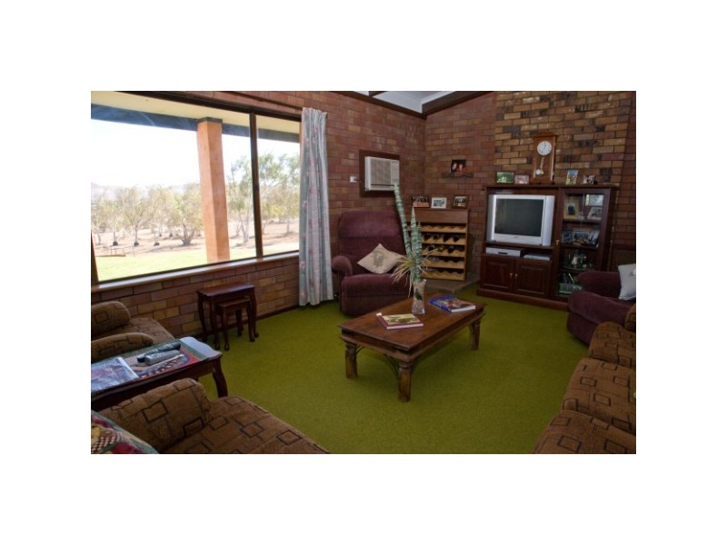 214 Giles Road, Moonyoonooka WA 6532