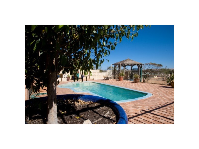 214 Giles Road, Moonyoonooka WA 6532