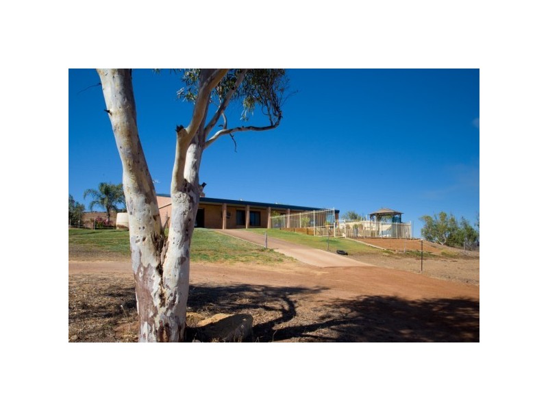 214 Giles Road, Moonyoonooka WA 6532