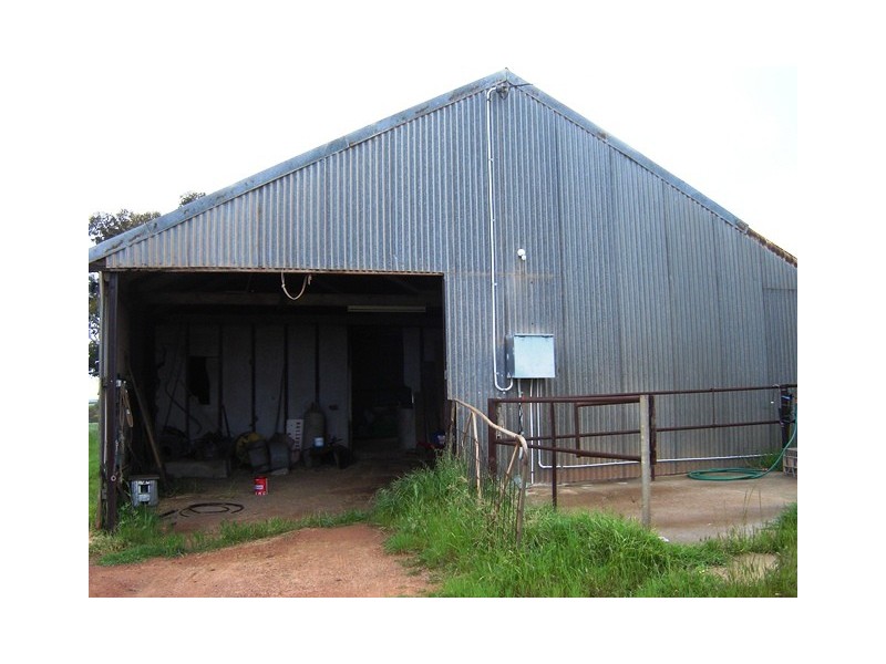 214 Giles Road, Moonyoonooka WA 6532