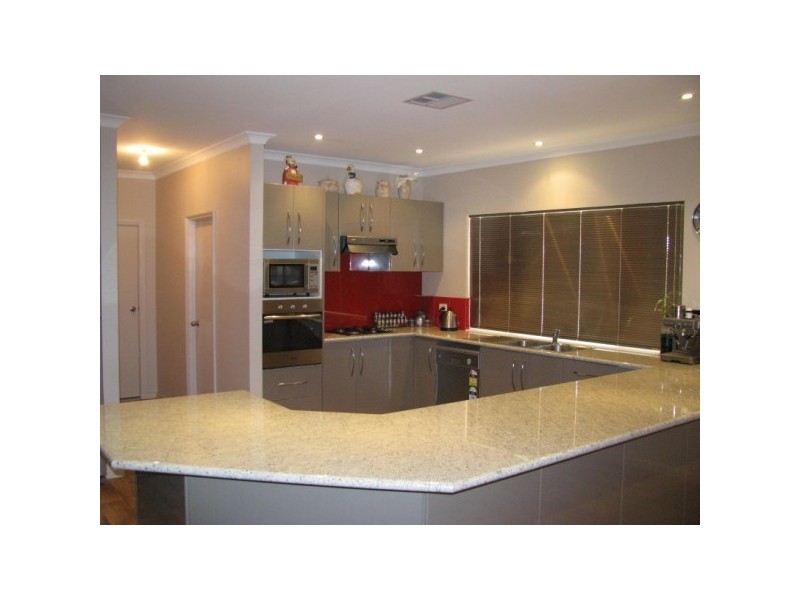 11 Polwarth Parade, Deepdale WA 6532