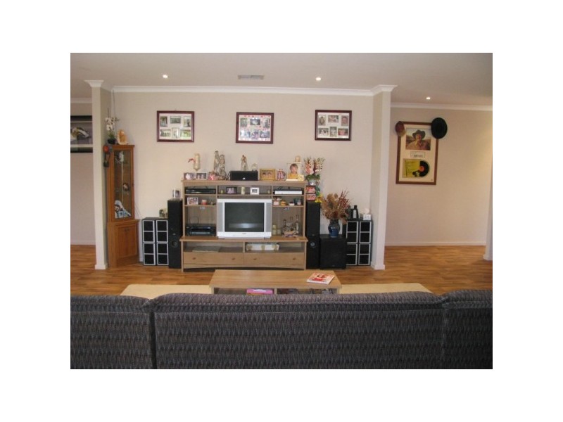 11 Polwarth Parade, Deepdale WA 6532