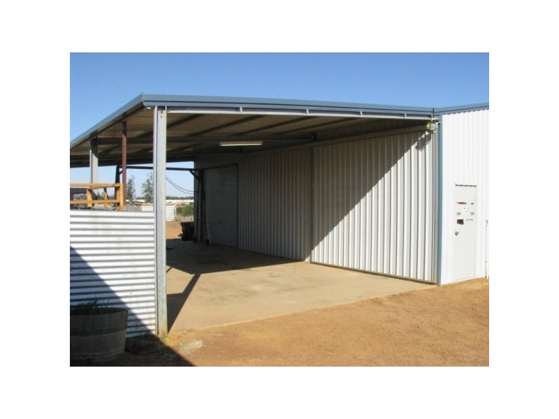 11 Polwarth Parade, Deepdale WA 6532