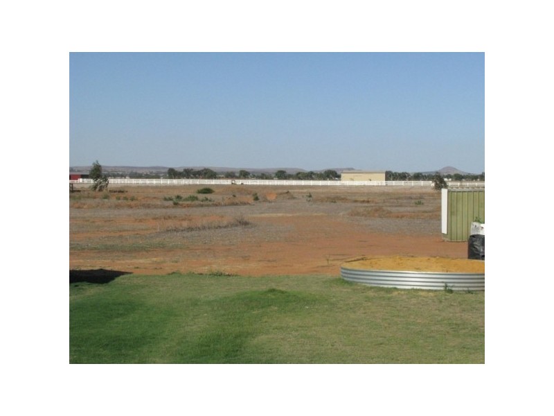 11 Polwarth Parade, Deepdale WA 6532