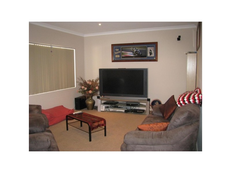 11 Polwarth Parade, Deepdale WA 6532