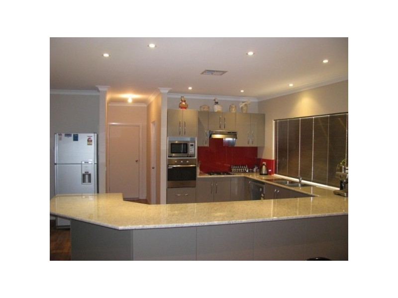 11 Polwarth Parade, Deepdale WA 6532