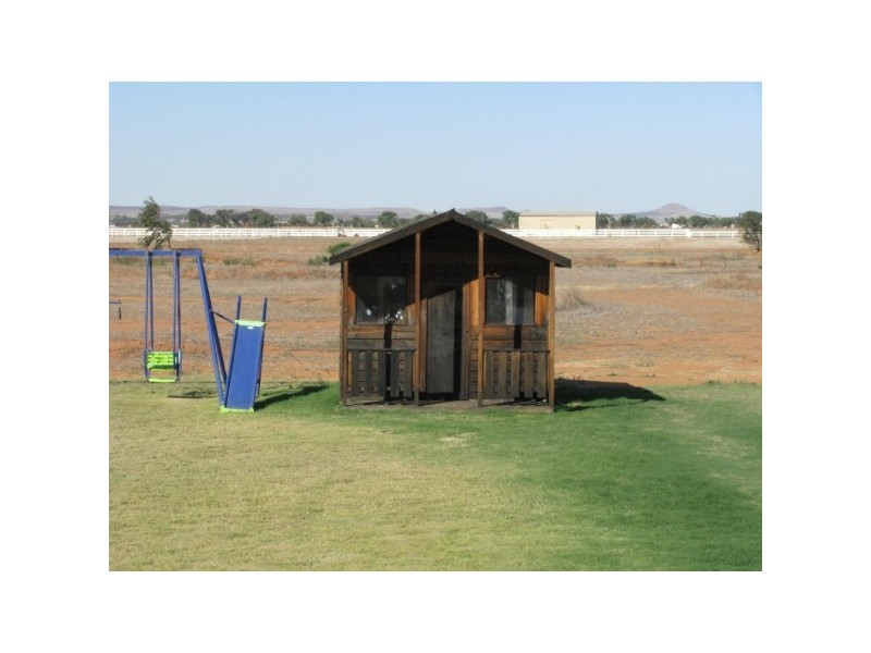 11 Polwarth Parade, Deepdale WA 6532