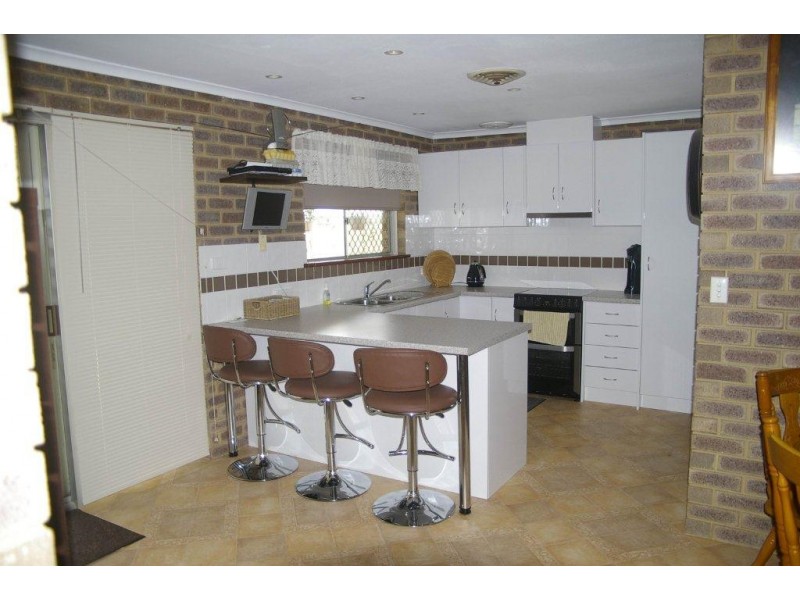 6 Kultown Drive, Waggrakine WA 6530