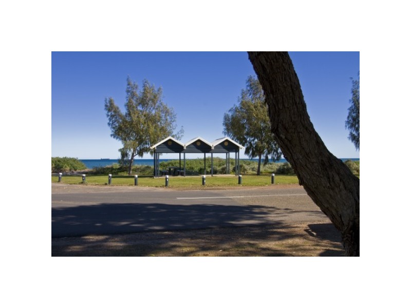 17 Wavecrest Circle, Drummond Cove WA 6532