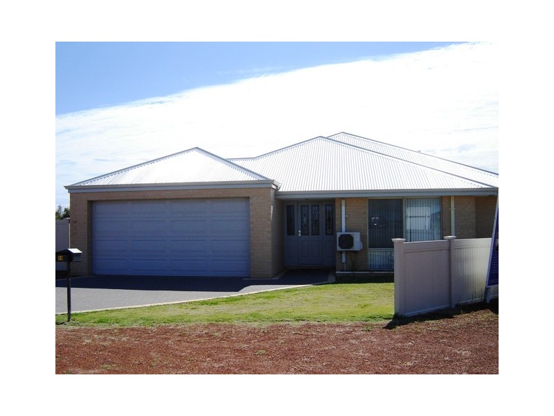 19 Reef Boulevard, Drummond Cove WA 6532