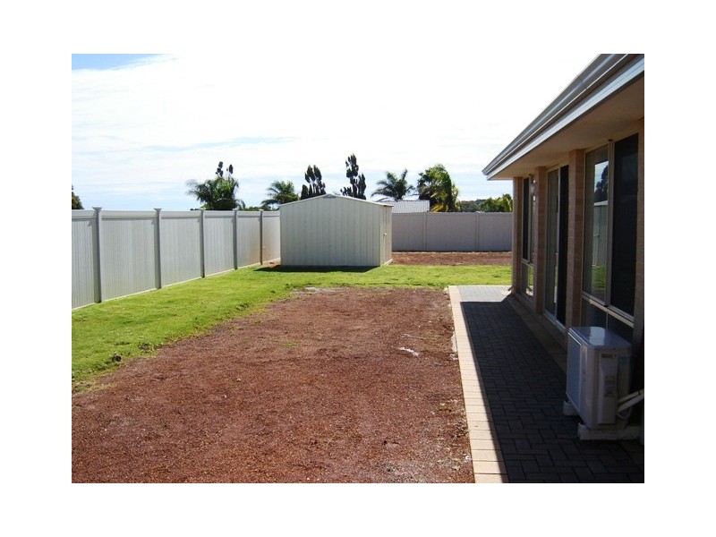 19 Reef Boulevard, Drummond Cove WA 6532