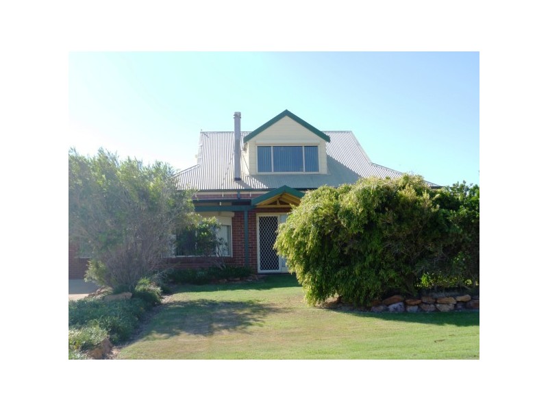 2 Vince Court, Wandina WA 6530