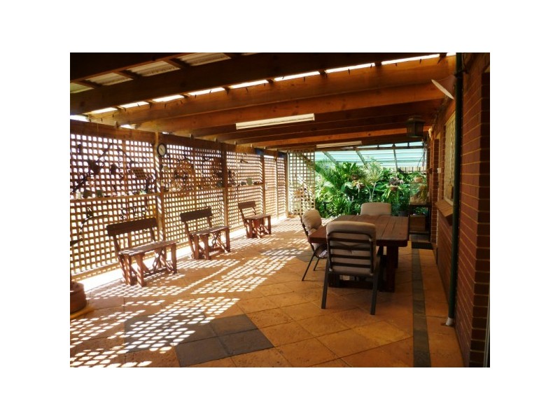 2 Vince Court, Wandina WA 6530