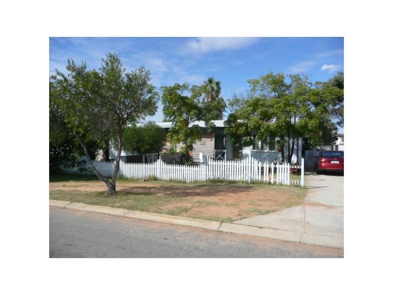 3 A and B Plymouth Road, Geraldton WA 6530