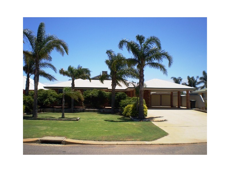 8 Weeloo Road, Waggrakine WA 6530