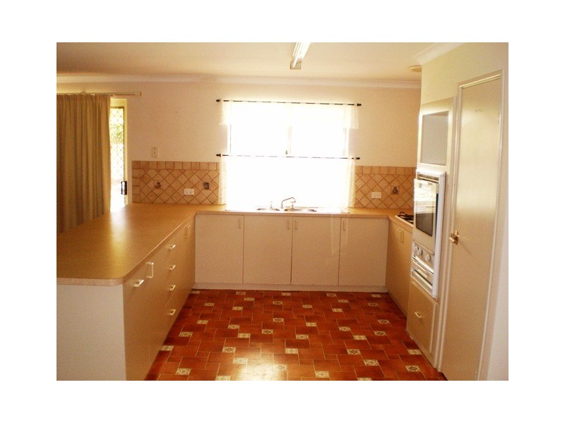 8 Weeloo Road, Waggrakine WA 6530