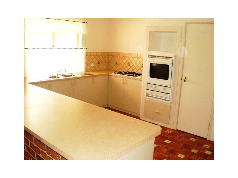 8 Weeloo Road, Waggrakine WA 6530