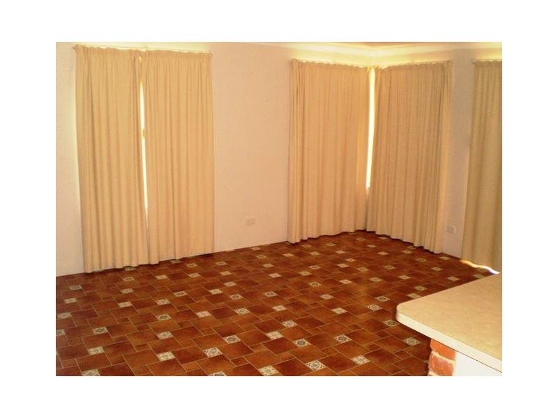 8 Weeloo Road, Waggrakine WA 6530